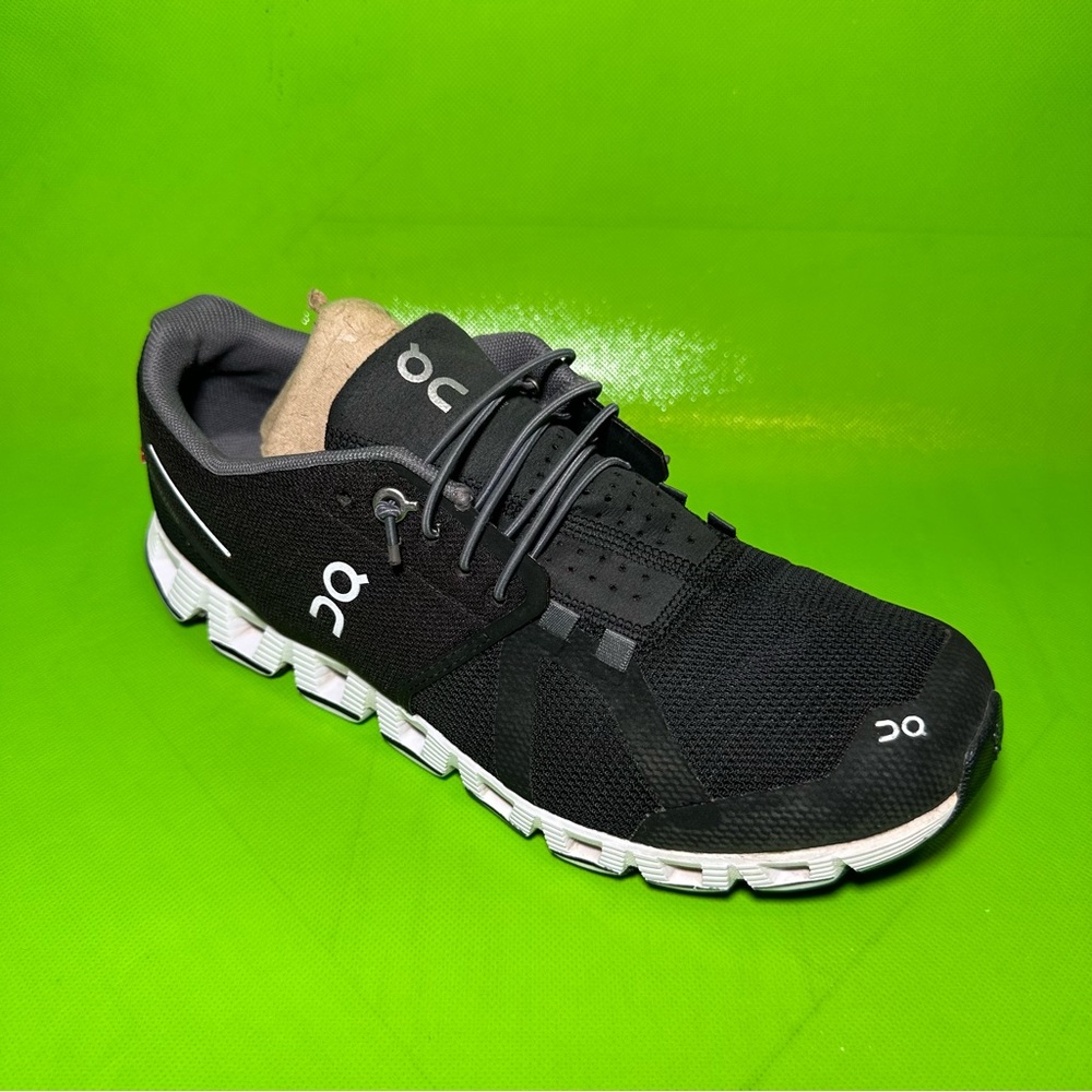 Women’s on cloud athletic running shoes size 9 black